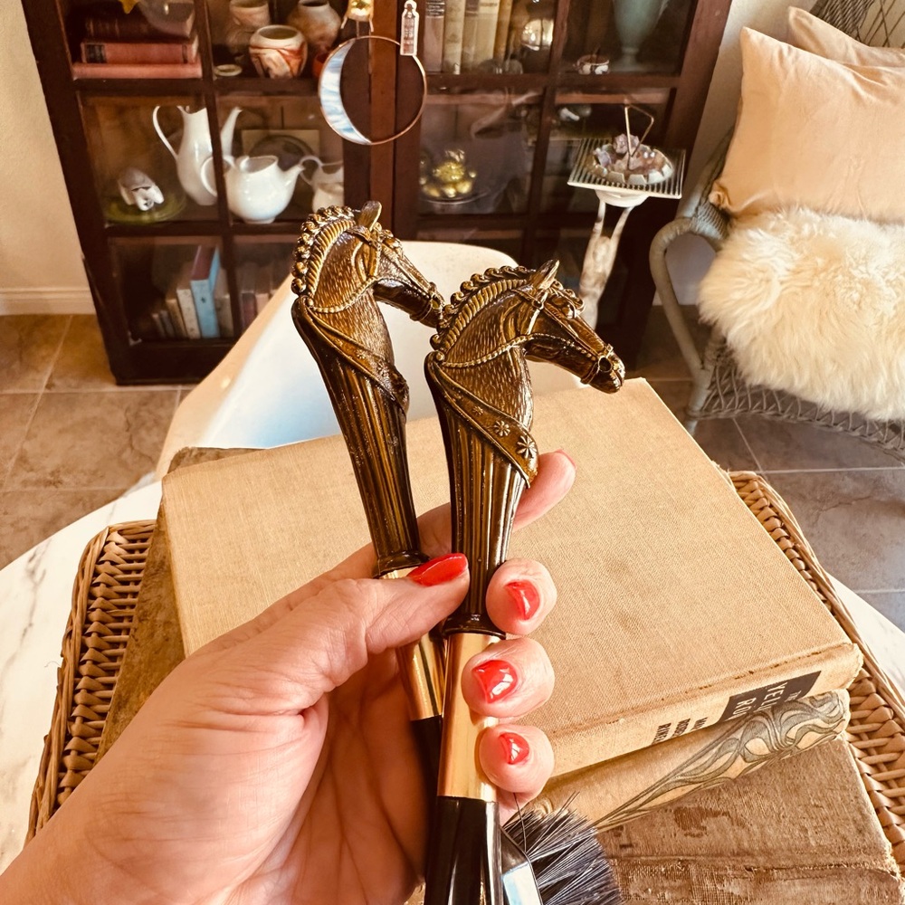 Swanky Vintage Horse Shoe Horn and Brush Set - Picture 3 of 4